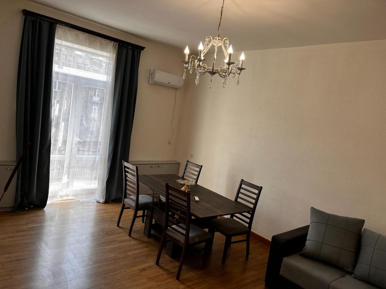 Komitas Apartement Erivan Exterior foto